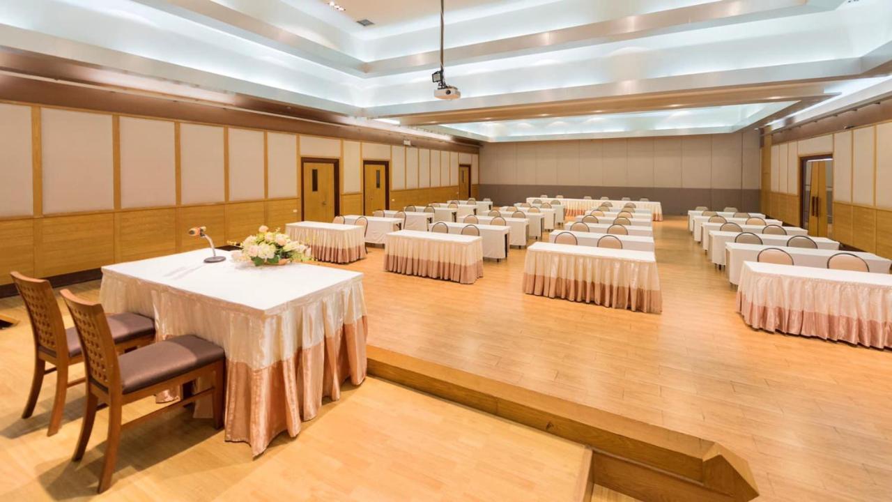 Uniland Golf & Resort Nakhon Pathom Exterior foto