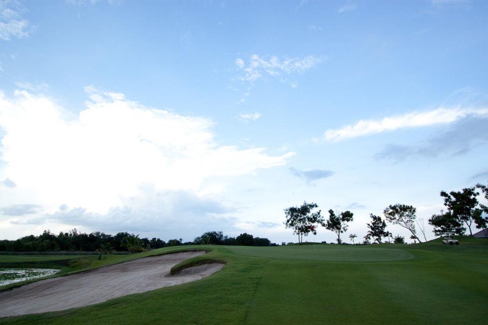 Uniland Golf & Resort Nakhon Pathom Exterior foto