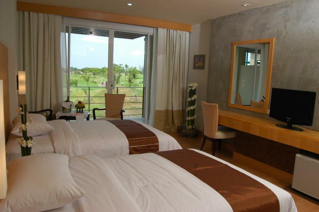 Uniland Golf & Resort Nakhon Pathom Exterior foto