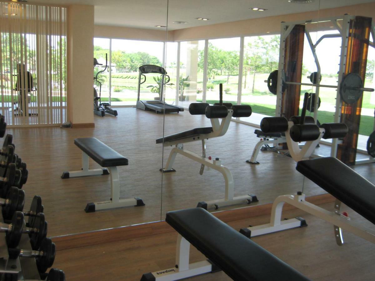 Uniland Golf & Resort Nakhon Pathom Exterior foto